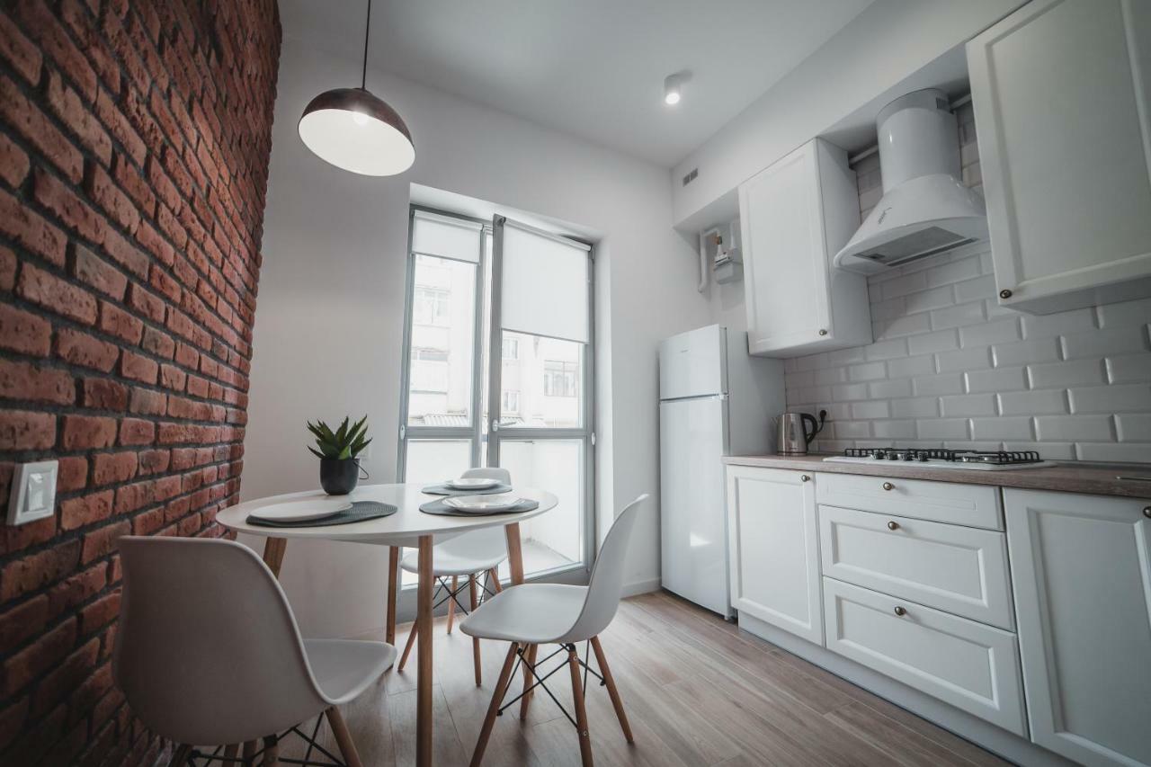Apart-Hotel Kostjukowski Apartments Nizhynska 17 Lvov Exteriér fotografie